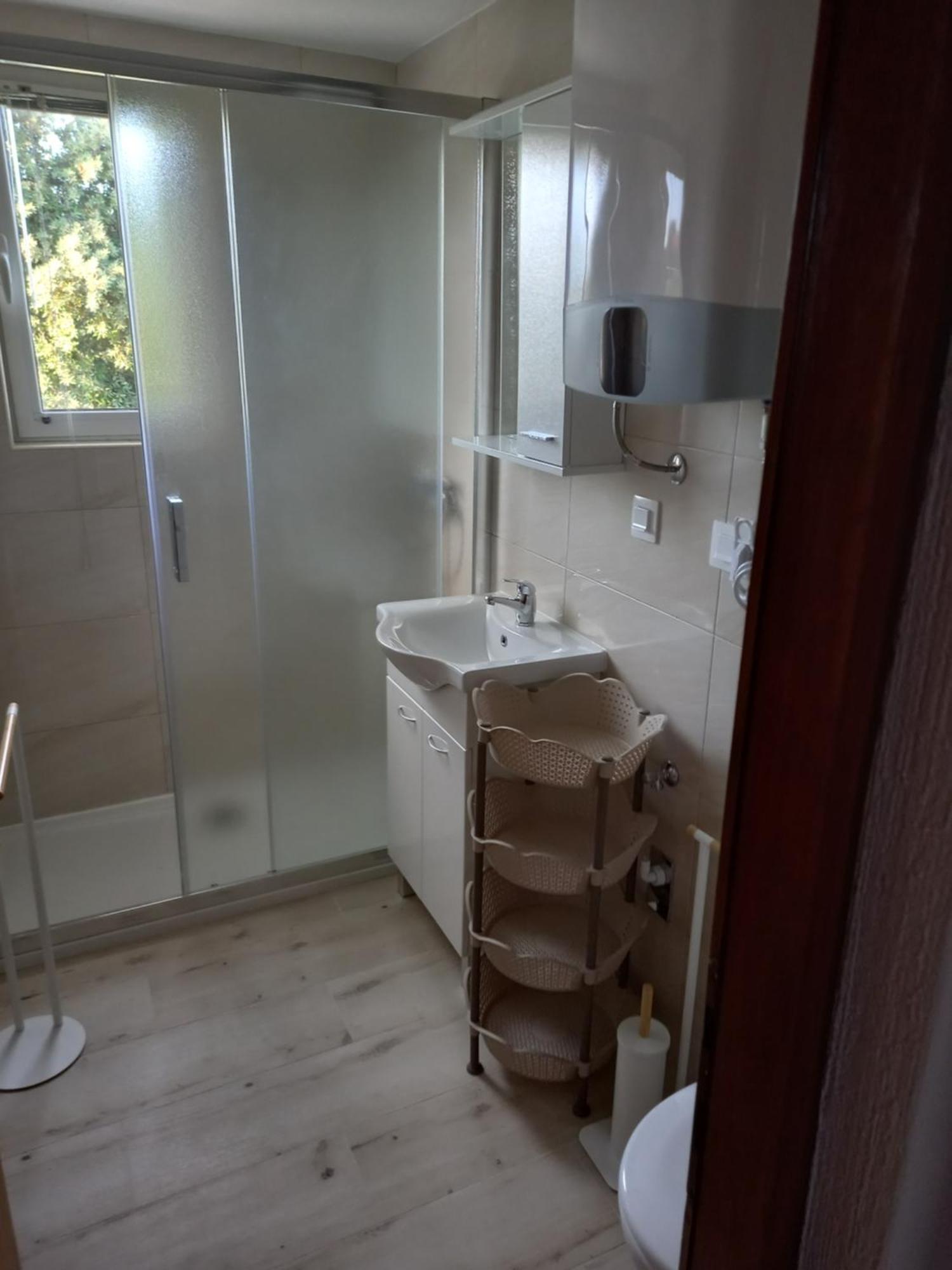Apartments Makaus Kampor ภายนอก รูปภาพ